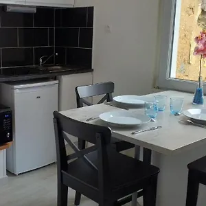 https://au-calme-sur-le-port-de-plaisance-et-le-gr34.inbrittany.com